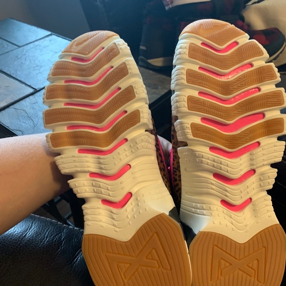 Nike shoes - Picture 2 of 4